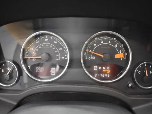 Used 2014 Jeep Compass Latitude w/ Sun/Sound Group AWD/4WD image 27