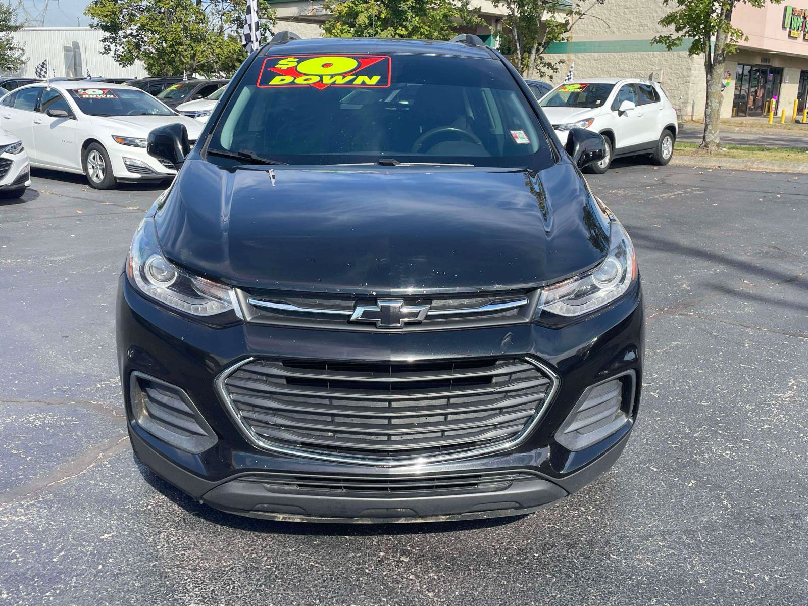 Used 2021 Chevrolet Trax LT w/ Driver Confidence Package FWD image 2