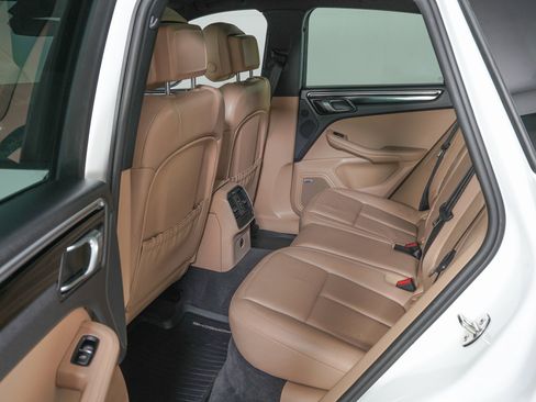 Used 2021 Porsche Macan image 13