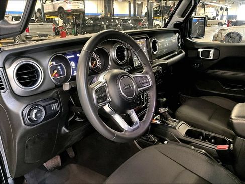 Used 2023 Jeep Wrangler Unlimited Sahara AWD/4WD image 8