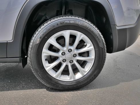 Used 2019 Jeep Cherokee Latitude w/ Popular Appearance Group AWD/4WD image 9
