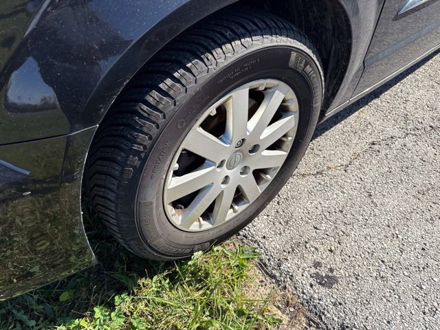 Used 2014 Chrysler Town & Country Touring FWD image 11