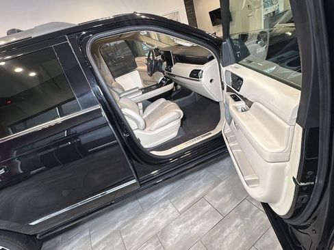 Used 2019 Lincoln Navigator L Reserve w/ Cargo Package AWD/4WD image 27