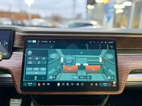 Used 2023 Rivian R1S Launch Edition image 29