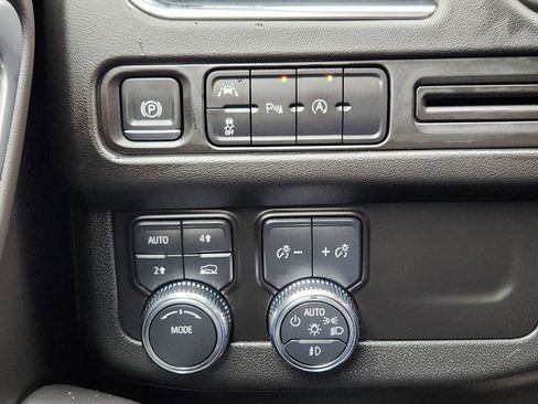 Used 2024 GMC Yukon SLT image 25