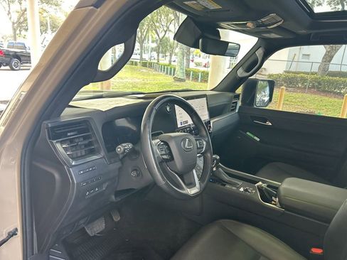 Used 2024 Lexus GX 550 image 6