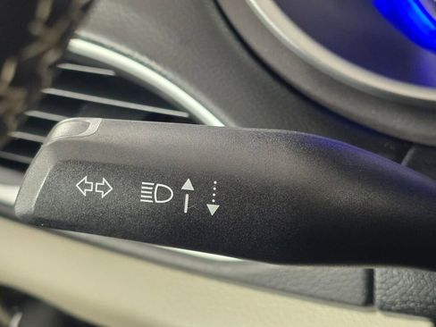 Used 2024 Chrysler Pacifica Touring-L image 27