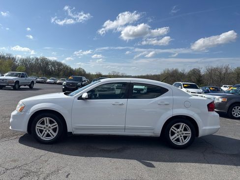 Used 2013 Dodge Avenger SXT FWD image 1