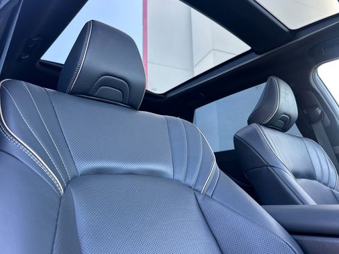 Used 2025 Toyota Crown Signia w/ Advanced Technology Package image 20