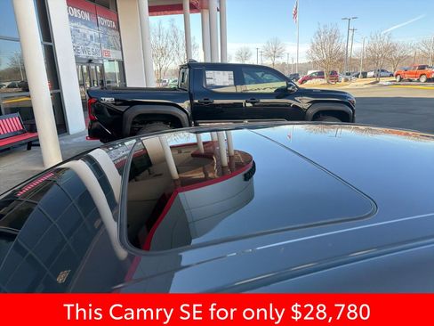 Used 2025 Toyota Camry SE image 11