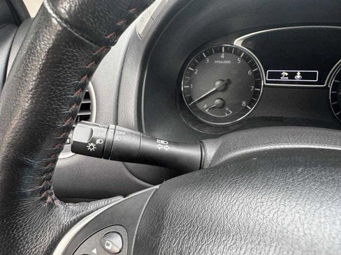 Used 2020 Nissan Pathfinder SL image 29