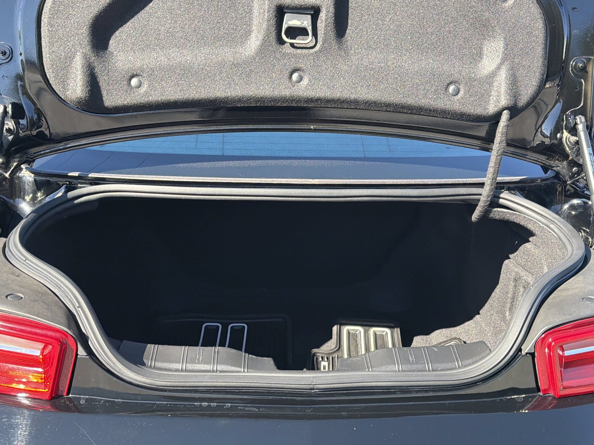 Used 2016 Chevrolet Camaro LT RWD image 15
