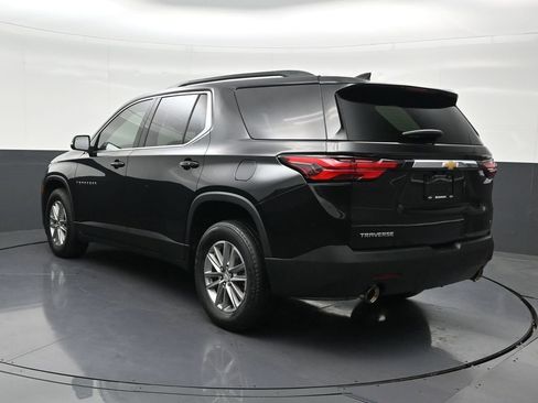 Used 2023 Chevrolet Traverse LT image 3