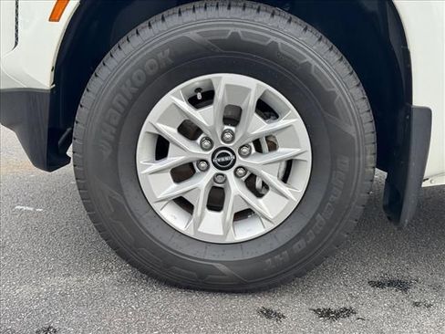 Certified 2024 Nissan Frontier SV image 10