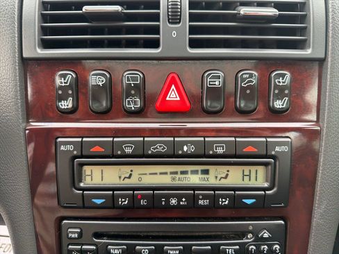 Used 2000 Mercedes-Benz E 320 4MATIC Wagon image 26