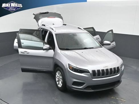 Used 2020 Jeep Cherokee Latitude FWD image 25