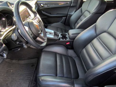 Used 2023 Porsche Macan GTS image 2