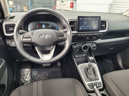 Used 2025 Hyundai Venue SEL FWD image 18