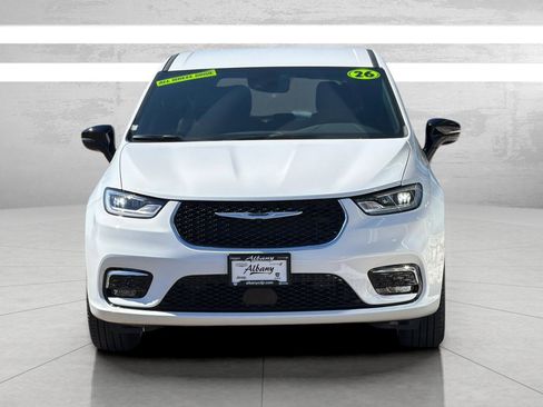 New 2026 Chrysler Pacifica Select image 3