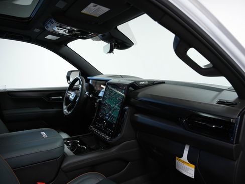 New 2026 GMC Yukon XL AT4 w/ AT4 Premium Plus Package AWD/4WD image 13