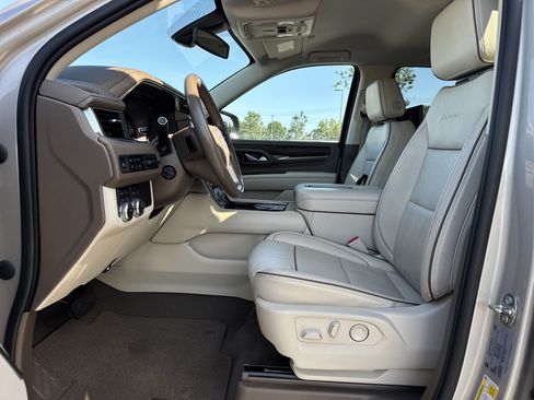 Used 2022 GMC Yukon XL Denali AWD/4WD image 15
