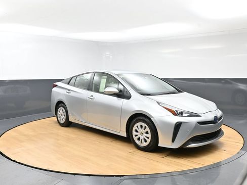 Used 2022 Toyota Prius LE FWD image 8