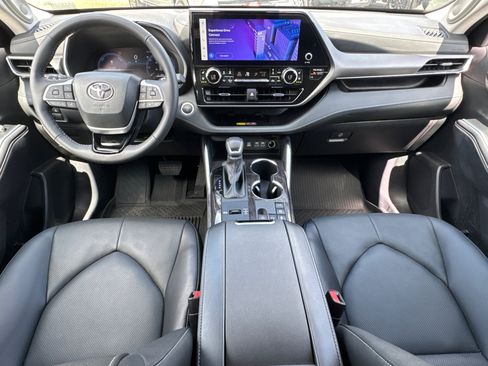 New 2026 Toyota Highlander Limited AWD/4WD image 21