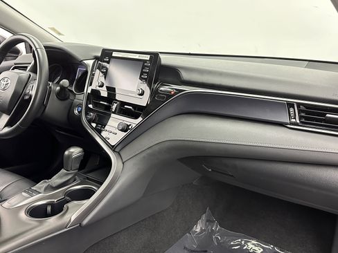 Used 2024 Toyota Camry SE w/ Convenience Package image 32