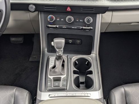 Used 2024 Kia Carnival LX FWD image 22