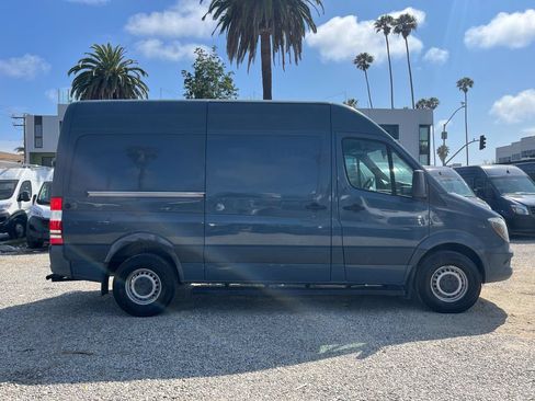Used 2018 Mercedes-Benz Sprinter 2500 image 4
