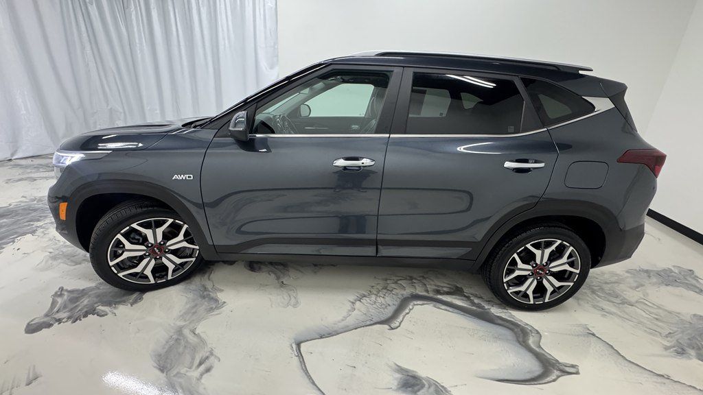 Used 2022 Kia Seltos SX w/ Sunroof Package AWD/4WD image 5