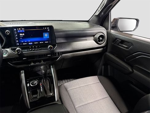 Used 2024 Chevrolet Colorado Trail Boss w/ Technology Package image 17