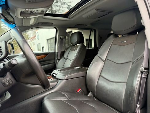 Used 2016 Cadillac Escalade Premium image 28