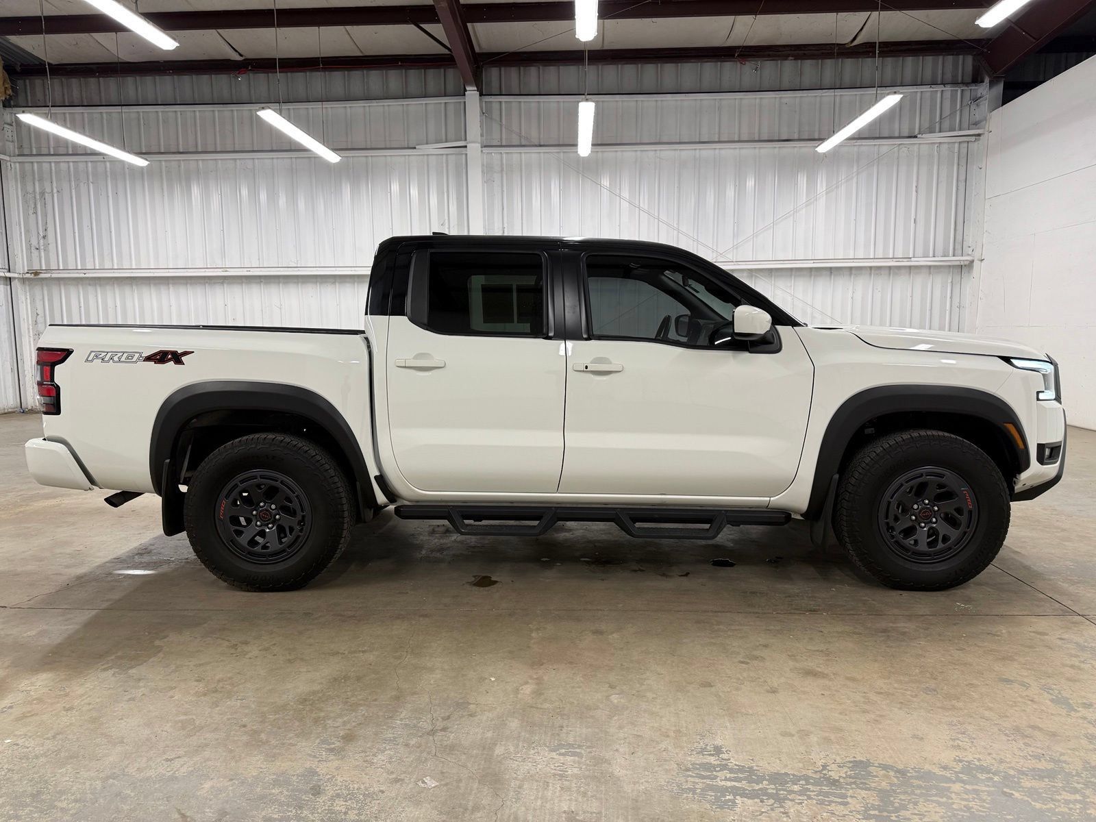 Used 2025 Nissan Frontier PRO-4X w/ Tow Package AWD/4WD image 4