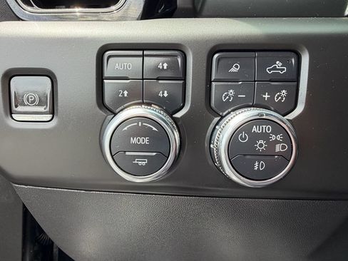 Used 2023 GMC Sierra 1500 AT4 w/ AT4 Preferred Package AWD/4WD image 24