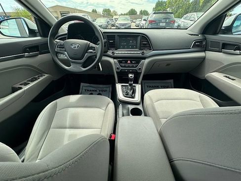 Used 2017 Hyundai Elantra SE FWD image 19