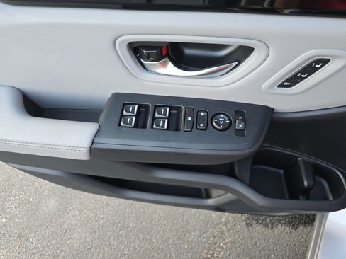 Used 2025 Honda Pilot Touring image 29