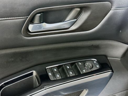 Used 2022 Nissan Pathfinder SL w/ SL Black Package FWD image 15