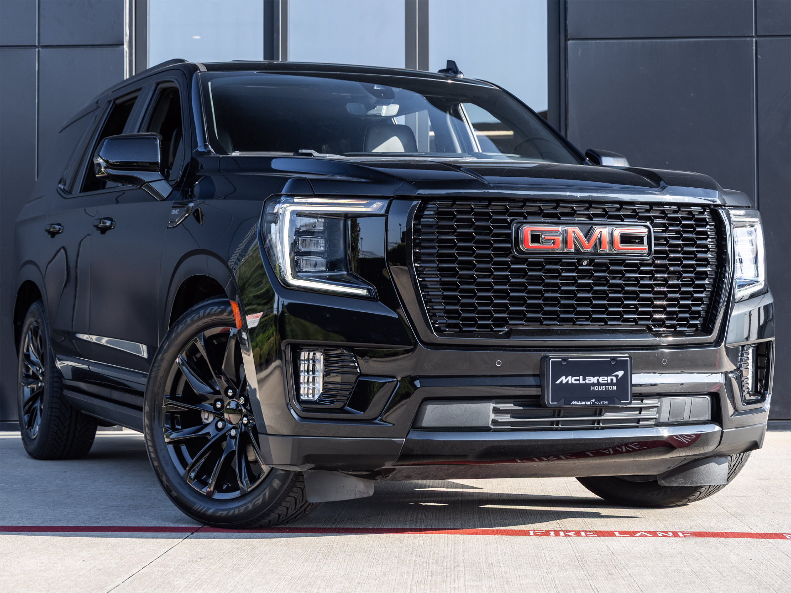 Used 2021 GMC Yukon Denali w/ Denali Premium Package RWD image 2