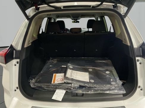 Certified 2025 Nissan Rogue SV AWD/4WD image 16