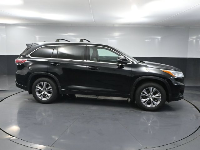 Used 2015 Toyota Highlander XLE AWD/4WD image 2