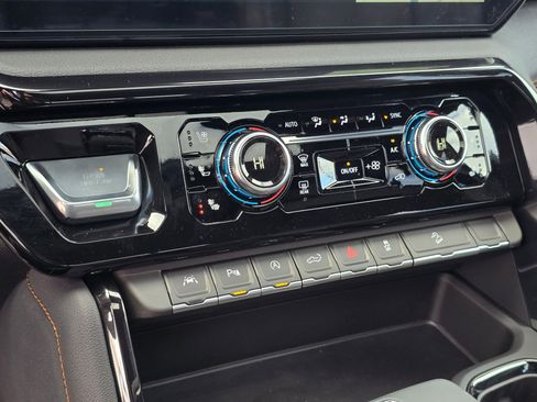 New 2026 GMC Sierra 1500 AT4 w/ AT4 Premium Package image 32