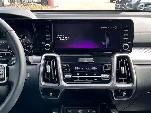 Used 2023 Kia Sorento S image 7