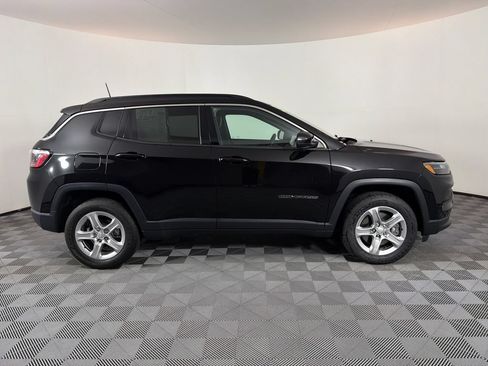 Used 2023 Jeep Compass Latitude AWD/4WD image 2