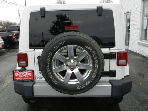 Used 2014 Jeep Wrangler Unlimited Sahara w/ Connectivity Group image 7