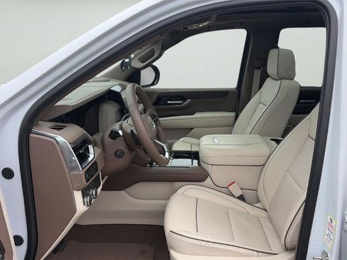 Used 2026 GMC Yukon Denali w/ Sun & Power Step Package AWD/4WD image 12
