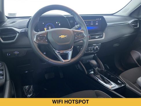 Certified 2025 Chevrolet TrailBlazer LT w/ LT Cold Weather Package FWD image 2