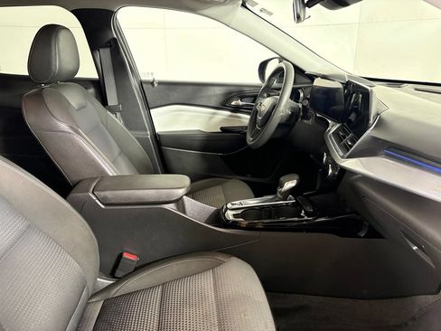 Used 2024 Chevrolet Trax LT FWD image 17