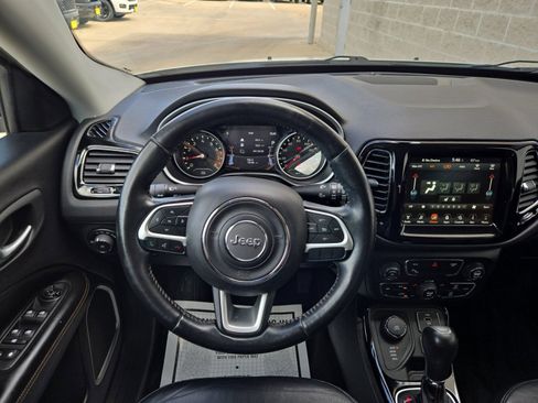 Used 2018 Jeep Compass Limited w/ Navigation Group AWD/4WD image 18