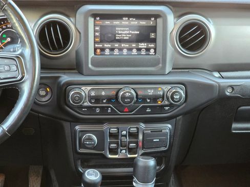 Used 2021 Jeep Gladiator Sport image 33